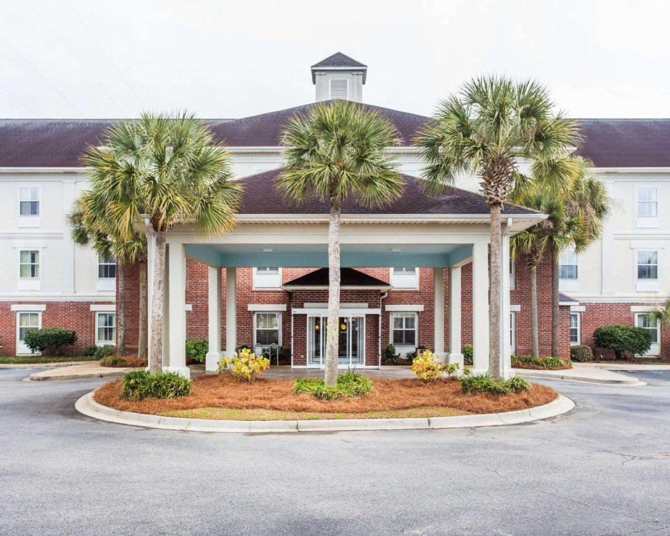 Comfort Inn & Suites Patriots Point Main image 1